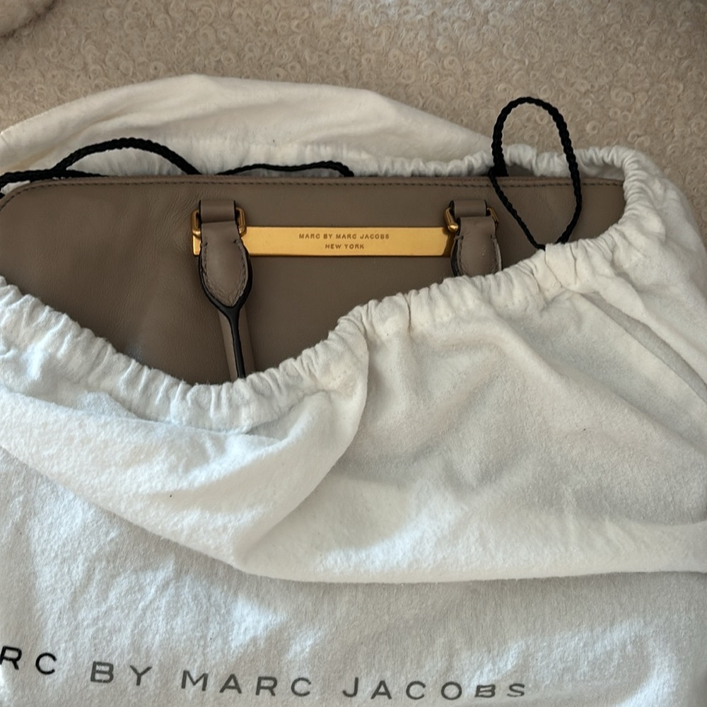 Marc by Marc Jacobs Taupe/Gold Hardware Bag *MINT CONDITION - Picture 14 of 15